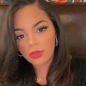 Meet your Posher, Courtney